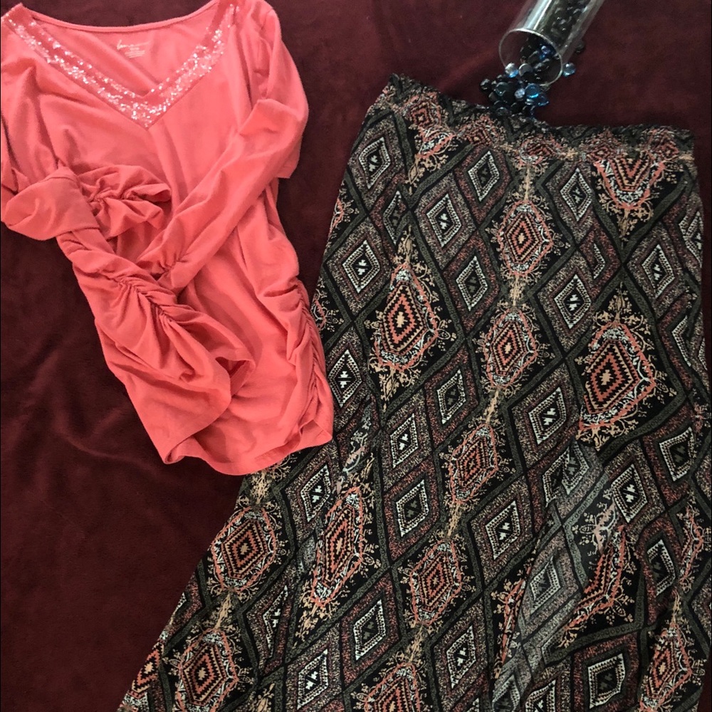 Fabulous v neck tunic LB top-VERY FLATTERING